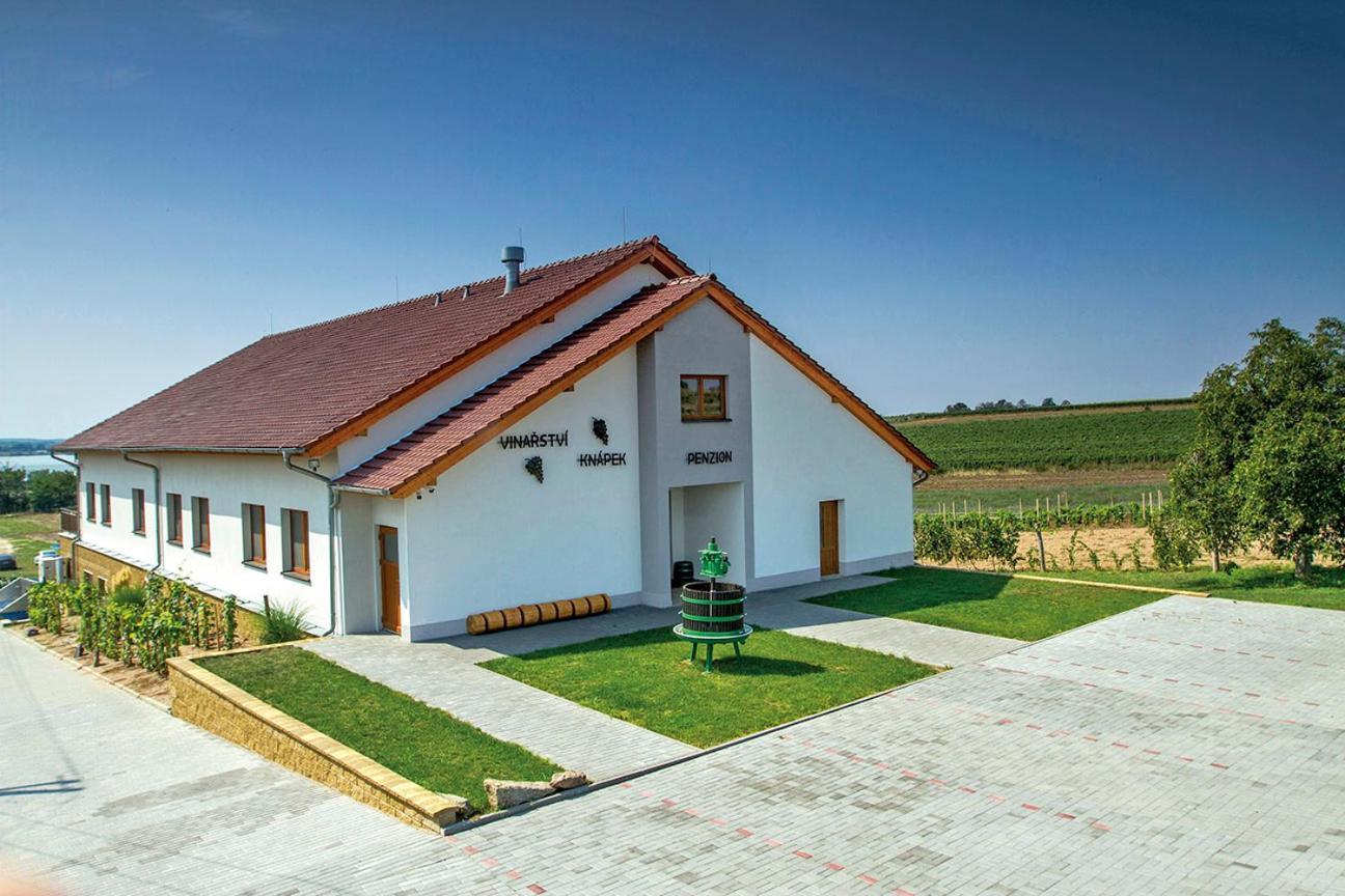 Vinarstvi & Penzion Knapek Strachotin Hotel Exterior photo